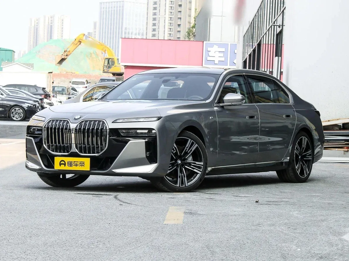 BMW 7 серии VII (G70)