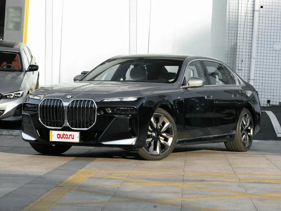 BMW 7 серии VII (G70)