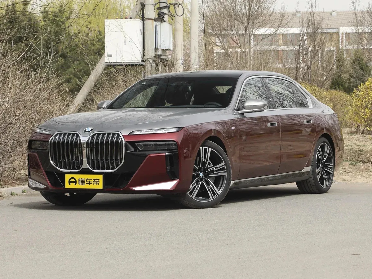 BMW 7 серии VII (G70)