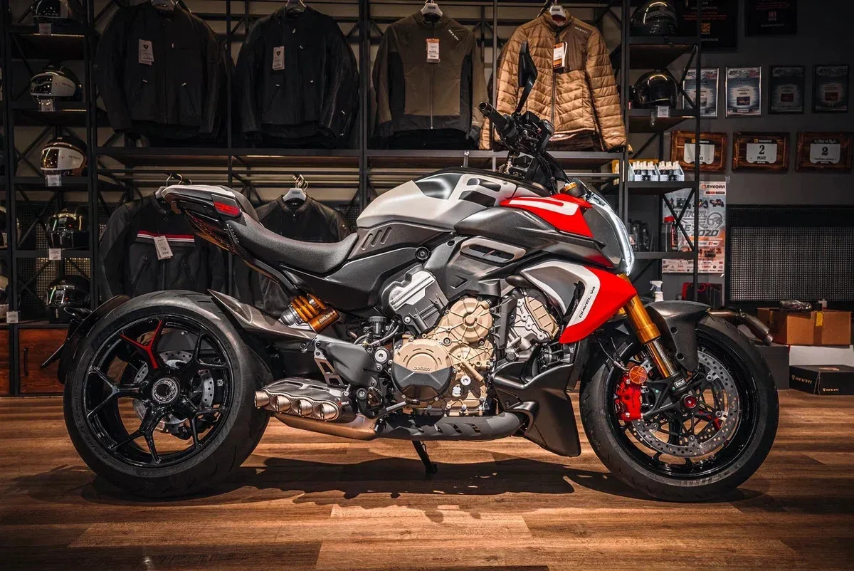 Ducati Diavel V4