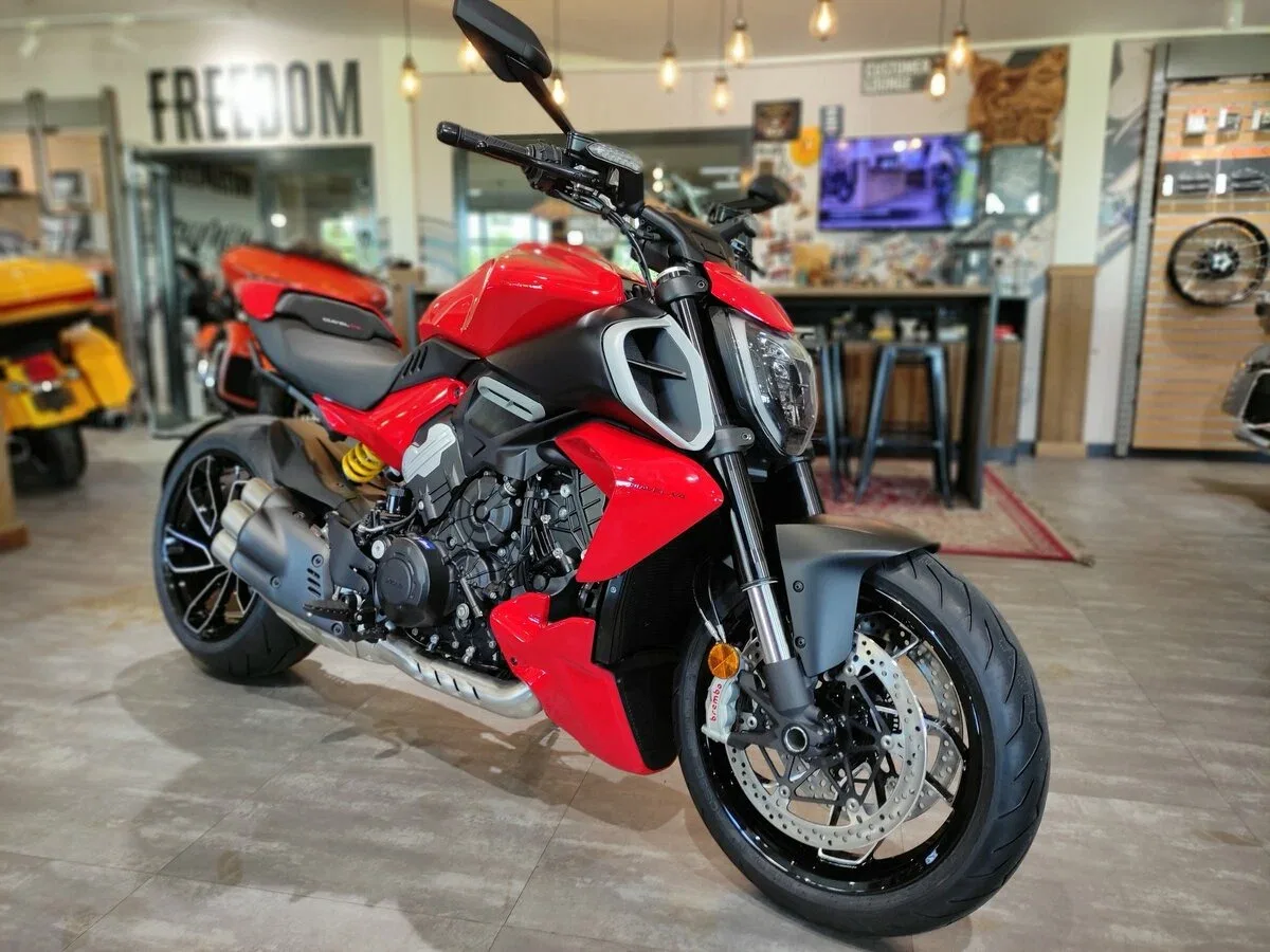 Ducati Diavel V4