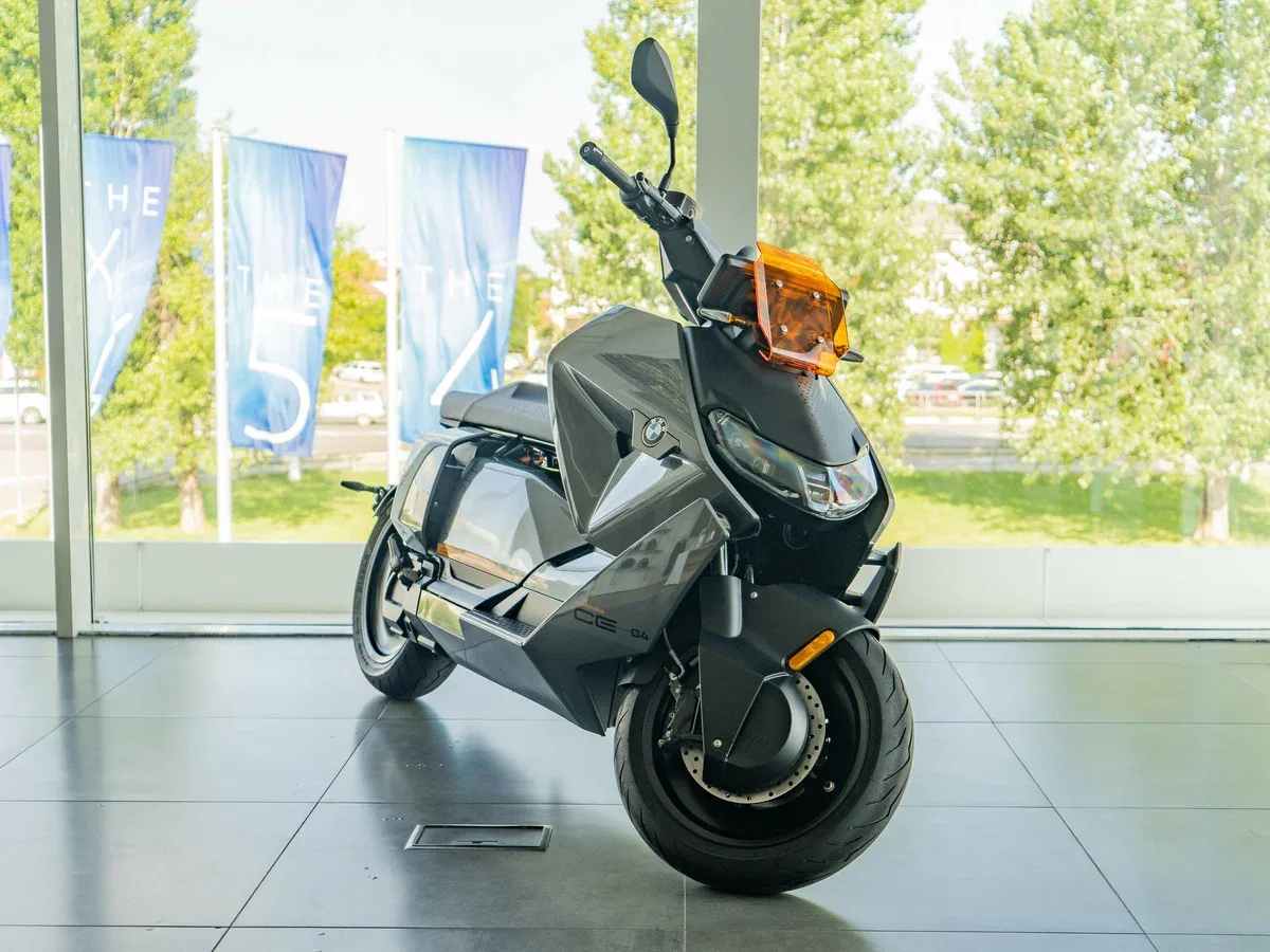 BMW CE 04