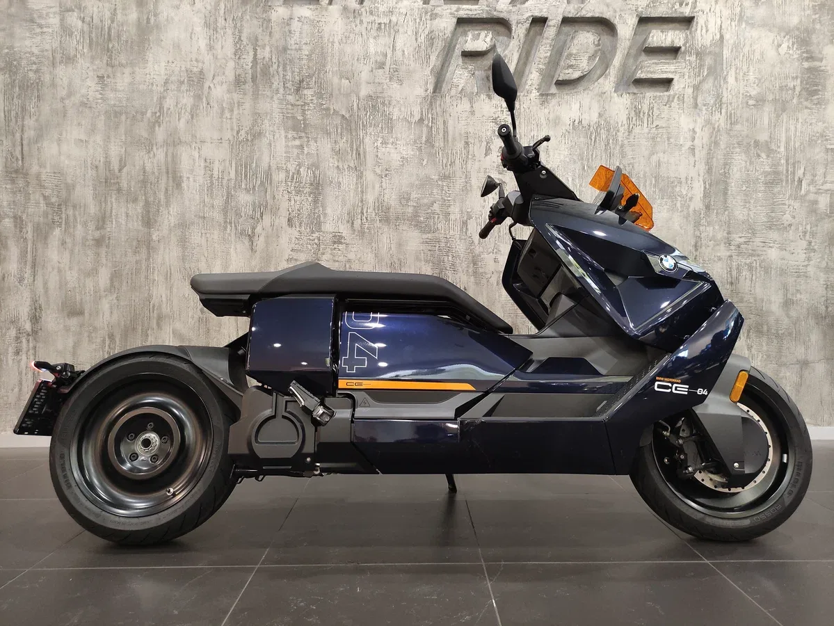 BMW CE 04