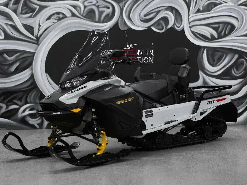 BRP Ski-Doo Expedition 900