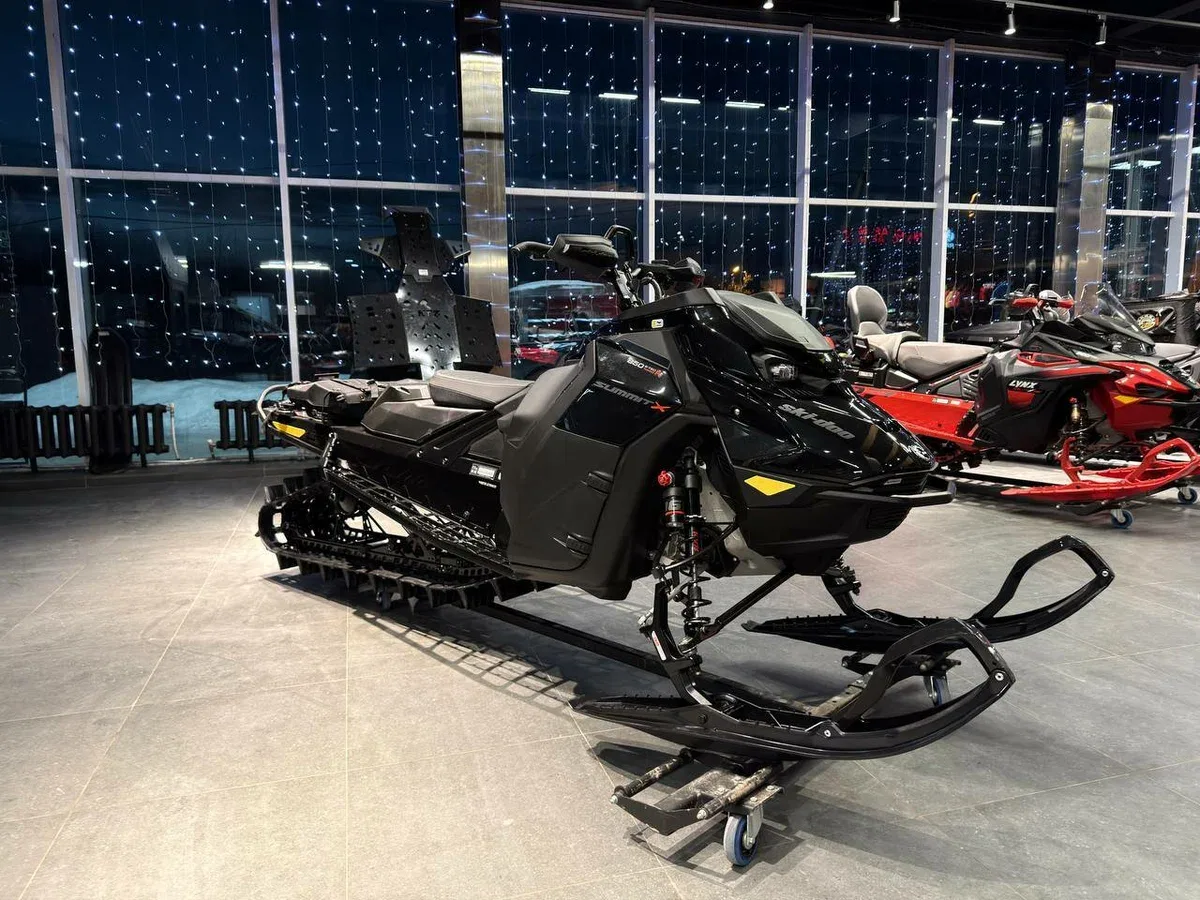 BRP Ski-Doo Summit 850