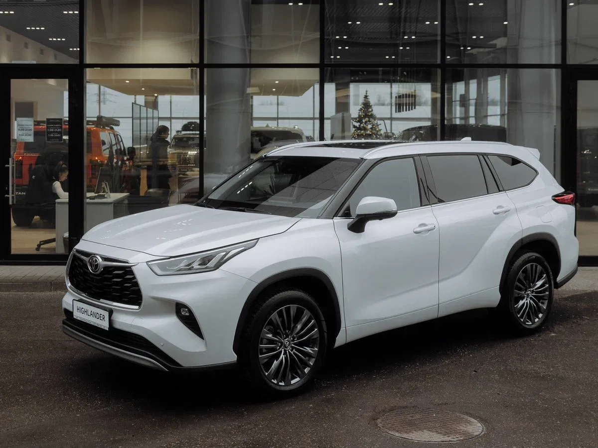 Toyota Highlander IV (U70)
