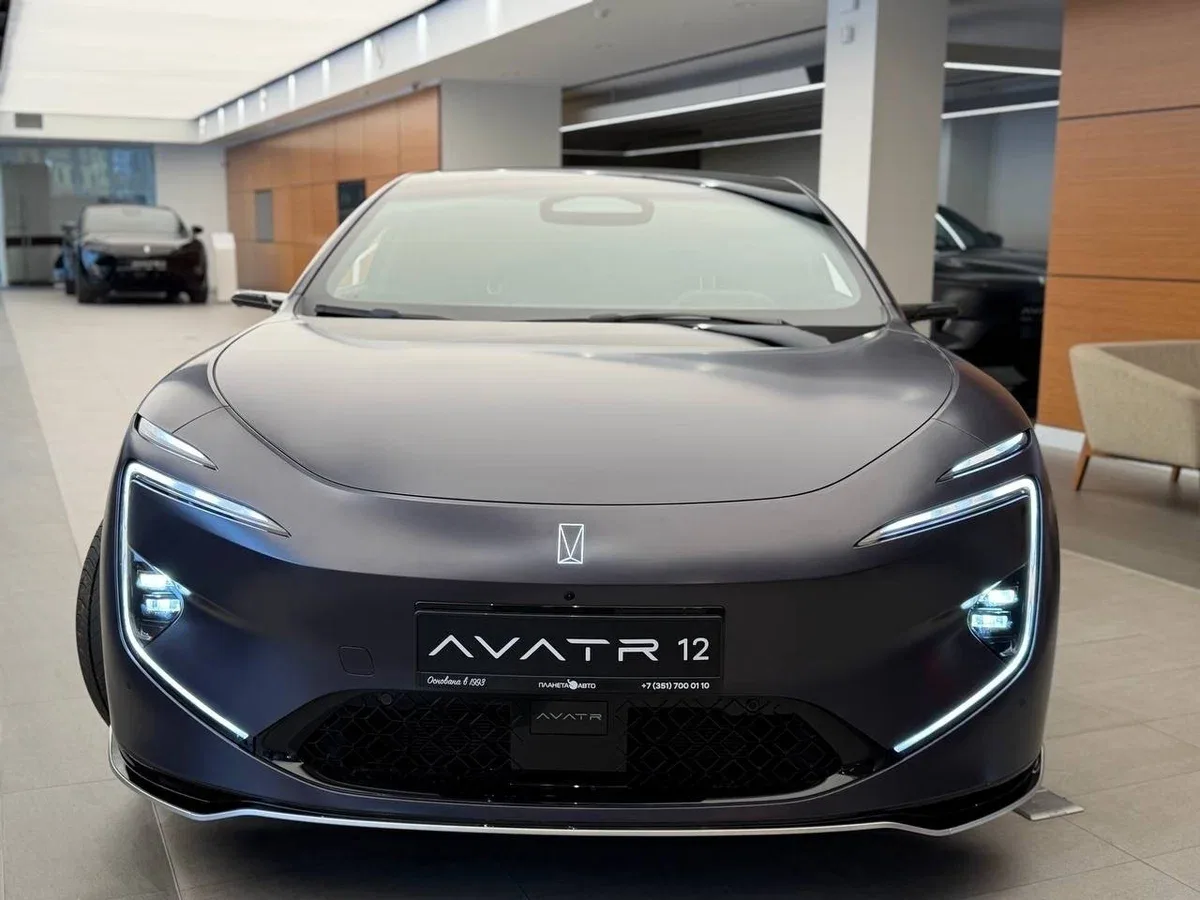 Avatr 12