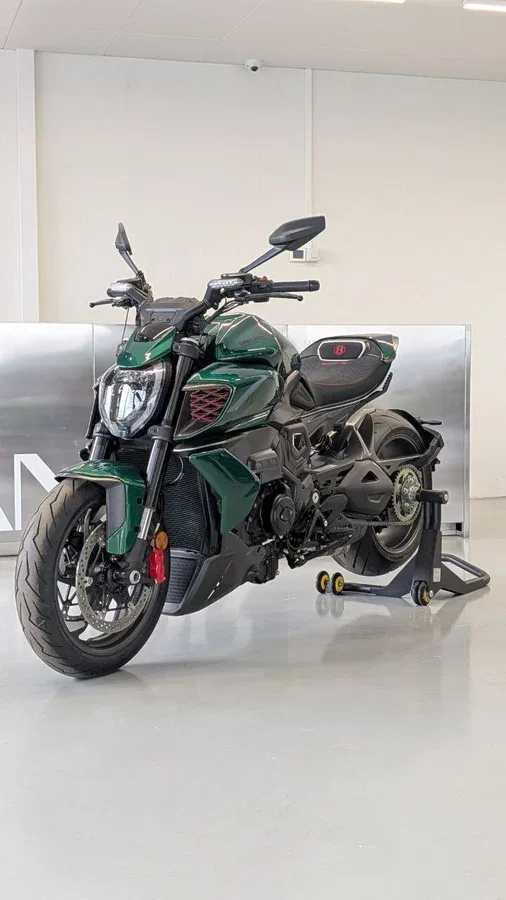 Ducati Diavel V4