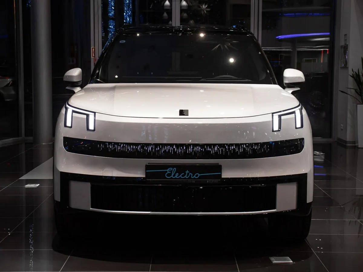 Lynk & Co 900