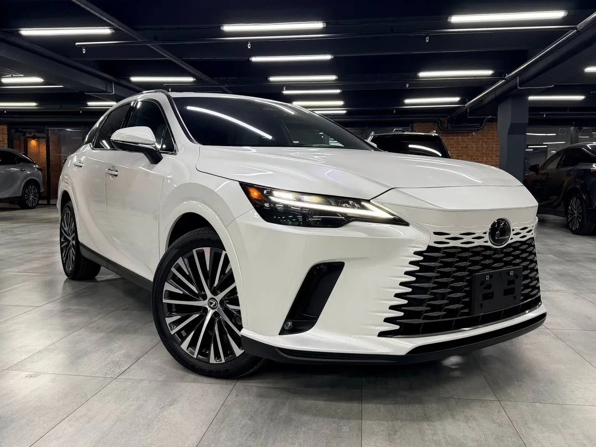 Lexus RX V