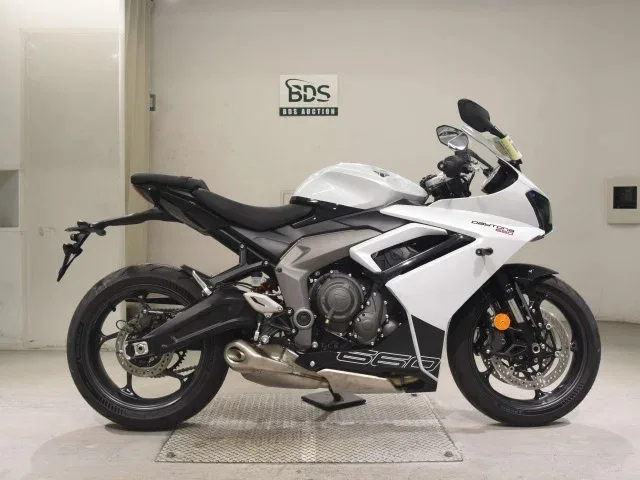 Triumph Daytona 660