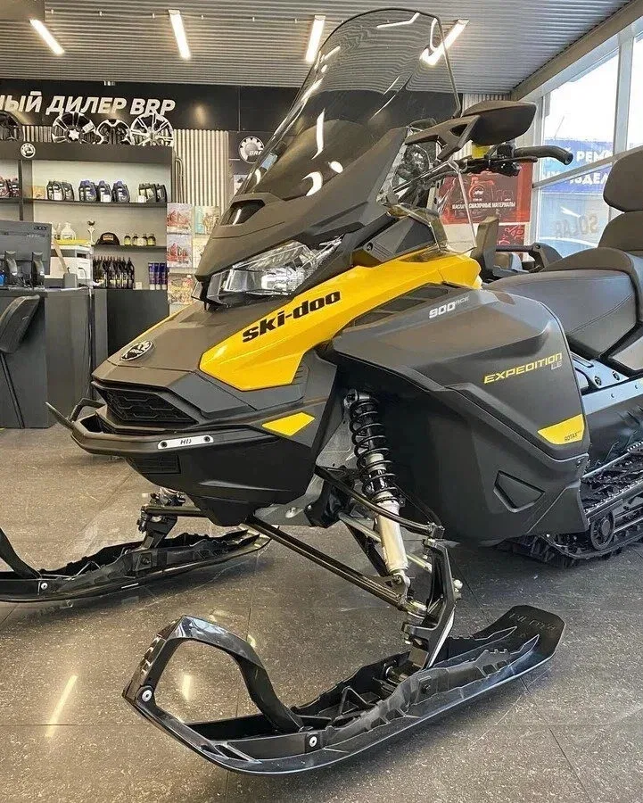 BRP Ski-Doo Expedition 900