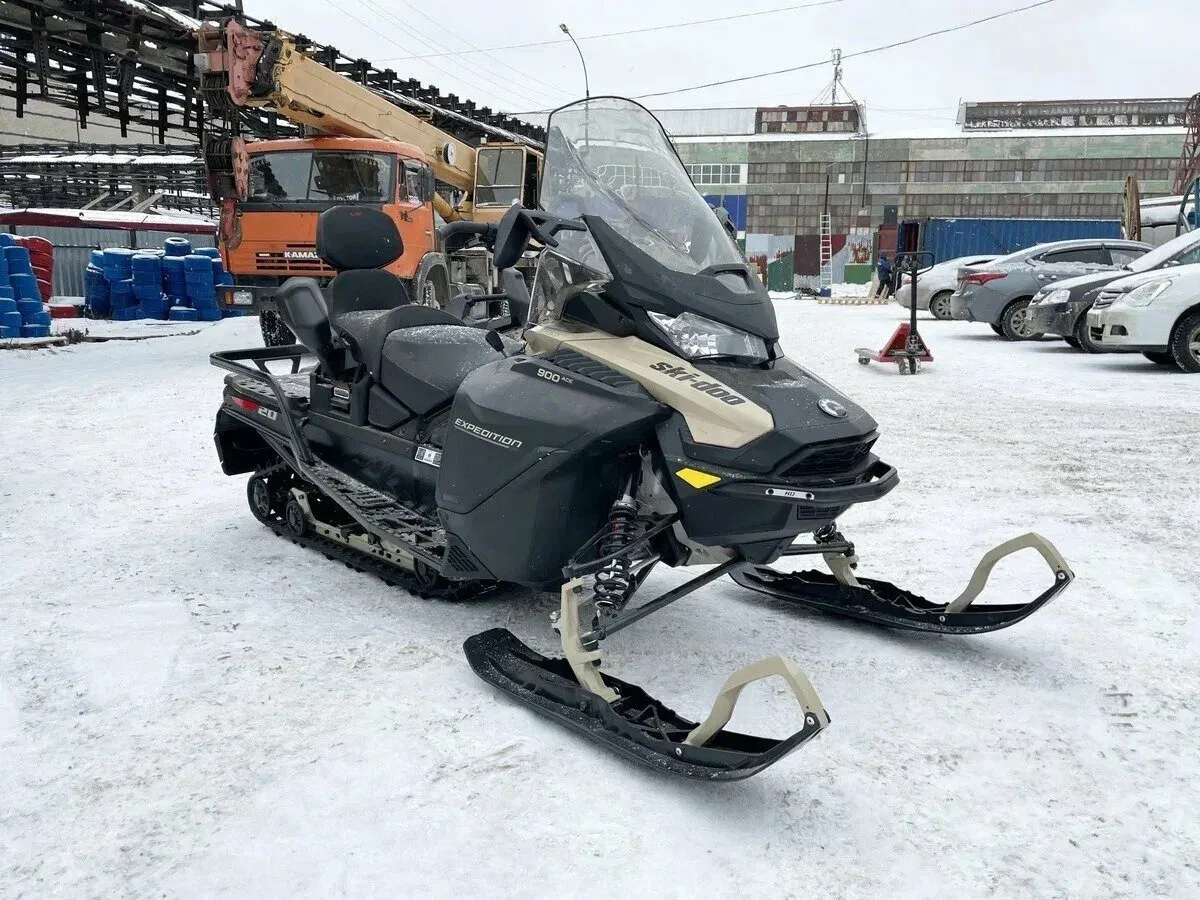 BRP Ski-Doo Expedition 900