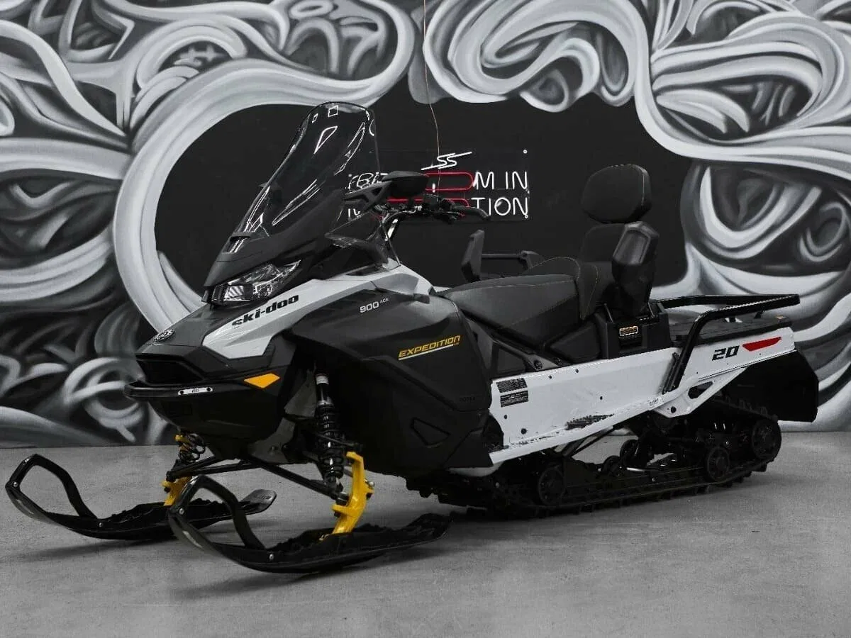 BRP Ski-Doo Expedition 900