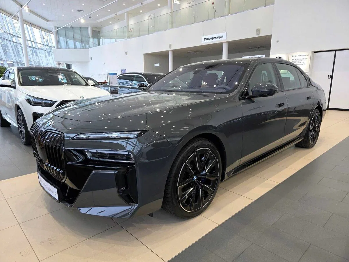 BMW 7 серии VII (G70)