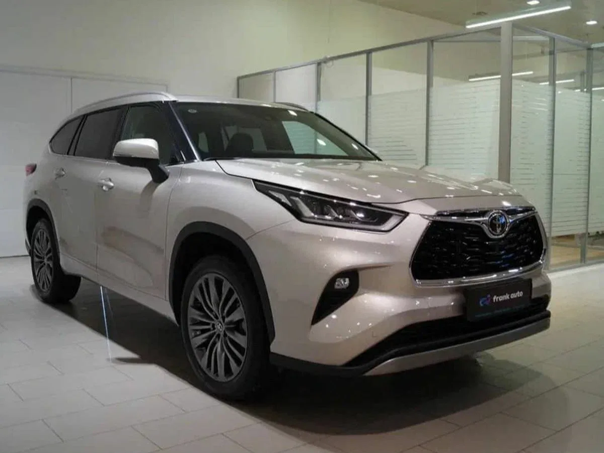 Toyota Highlander IV (U70)