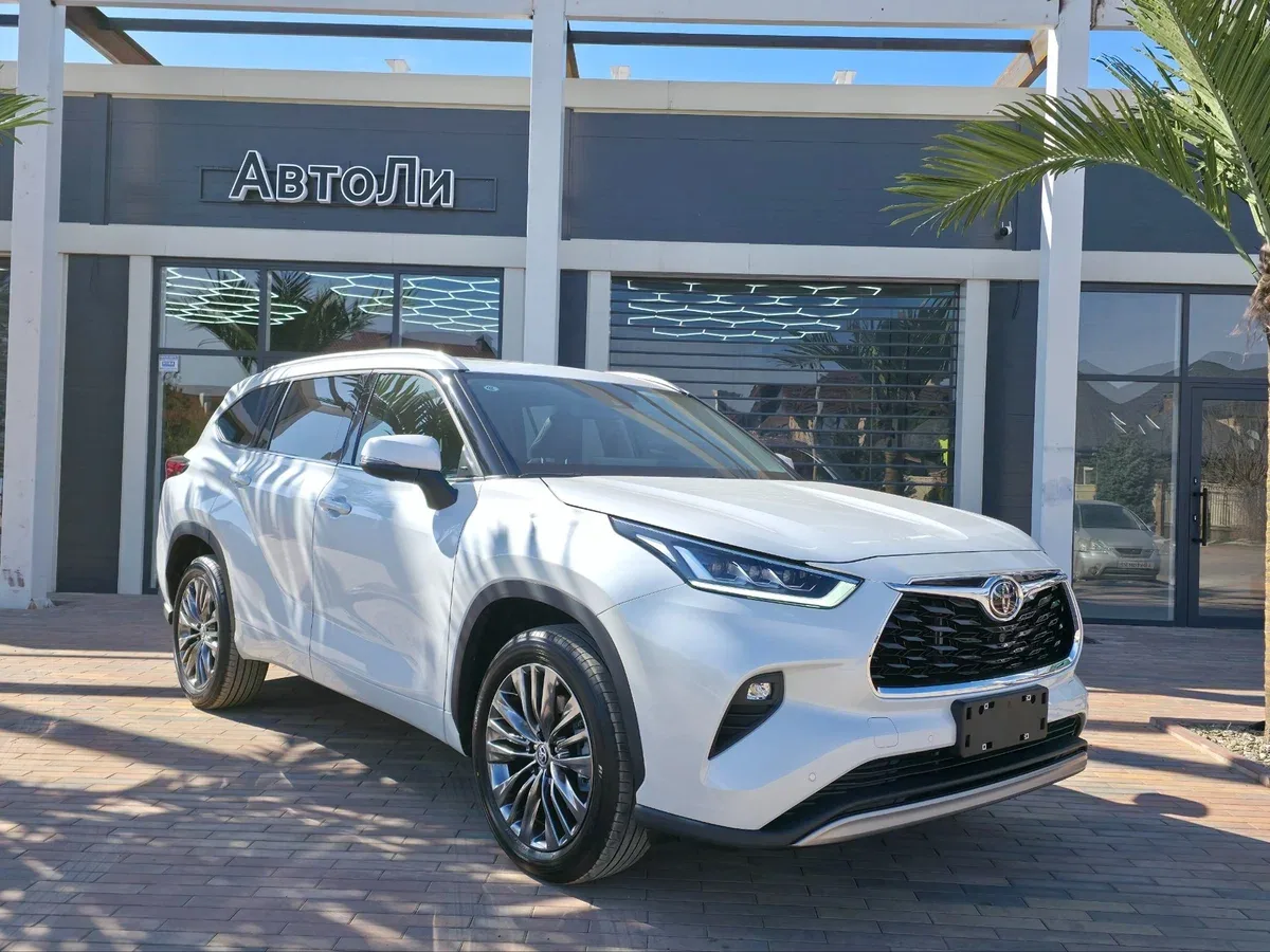 Toyota Highlander IV (U70)