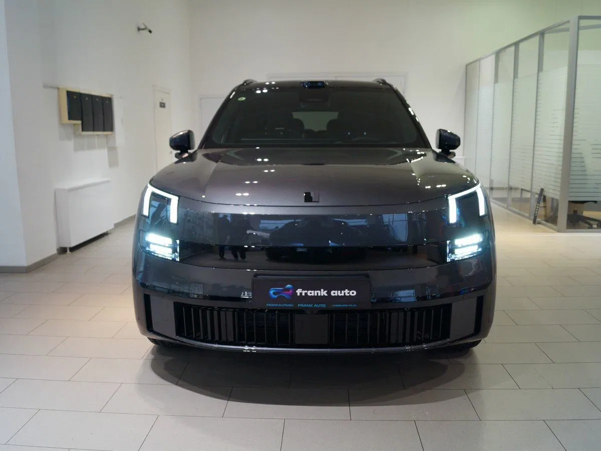 Lynk & Co 900