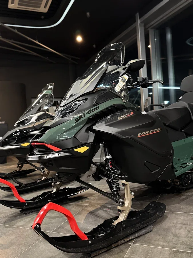 BRP Ski-Doo Expedition 900