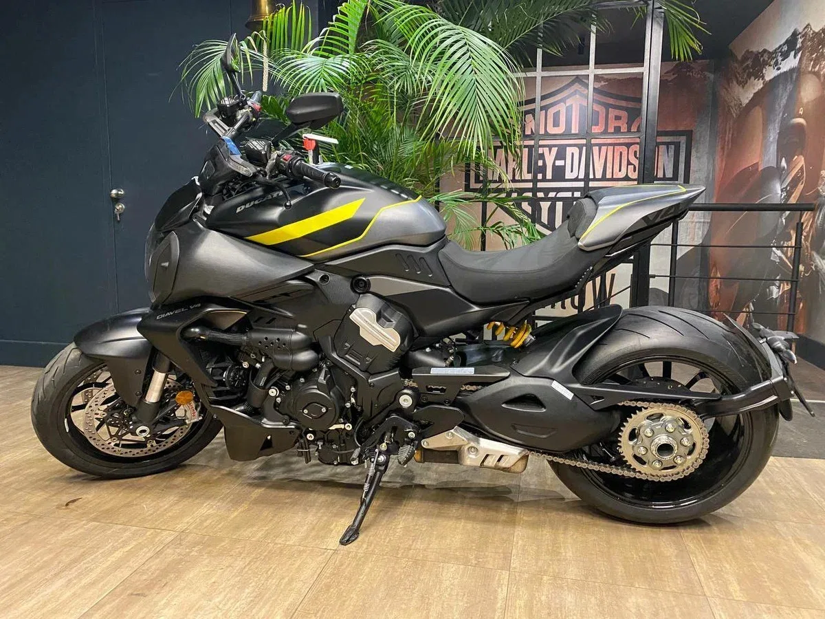 Ducati Diavel V4
