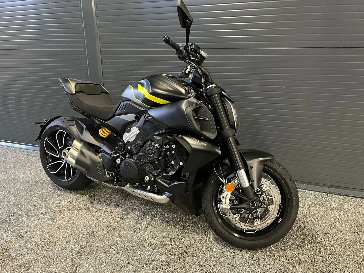 Ducati Diavel V4