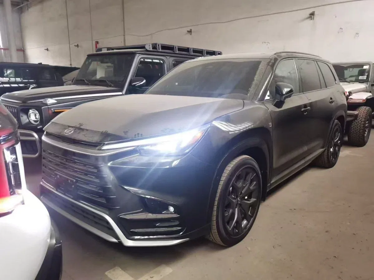 Lexus TX