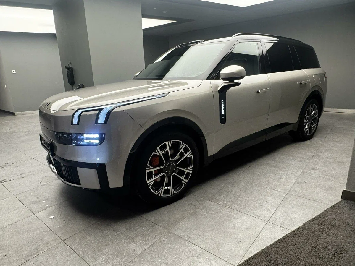 Lynk & Co 900