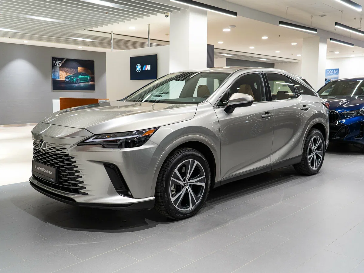 Lexus RX V
