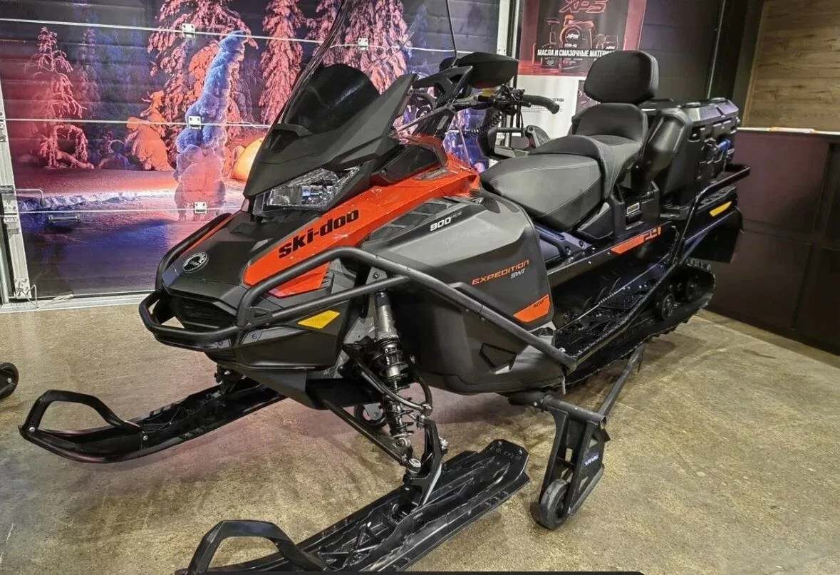 BRP Ski-Doo Expedition 900