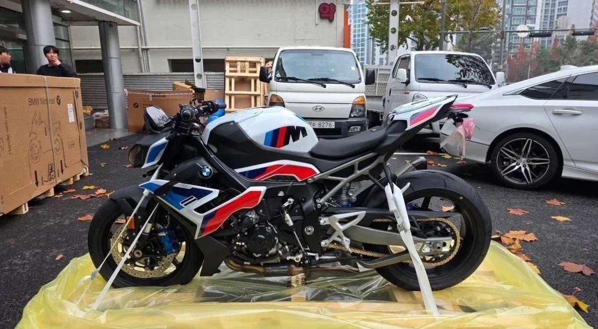 BMW M 1000 R