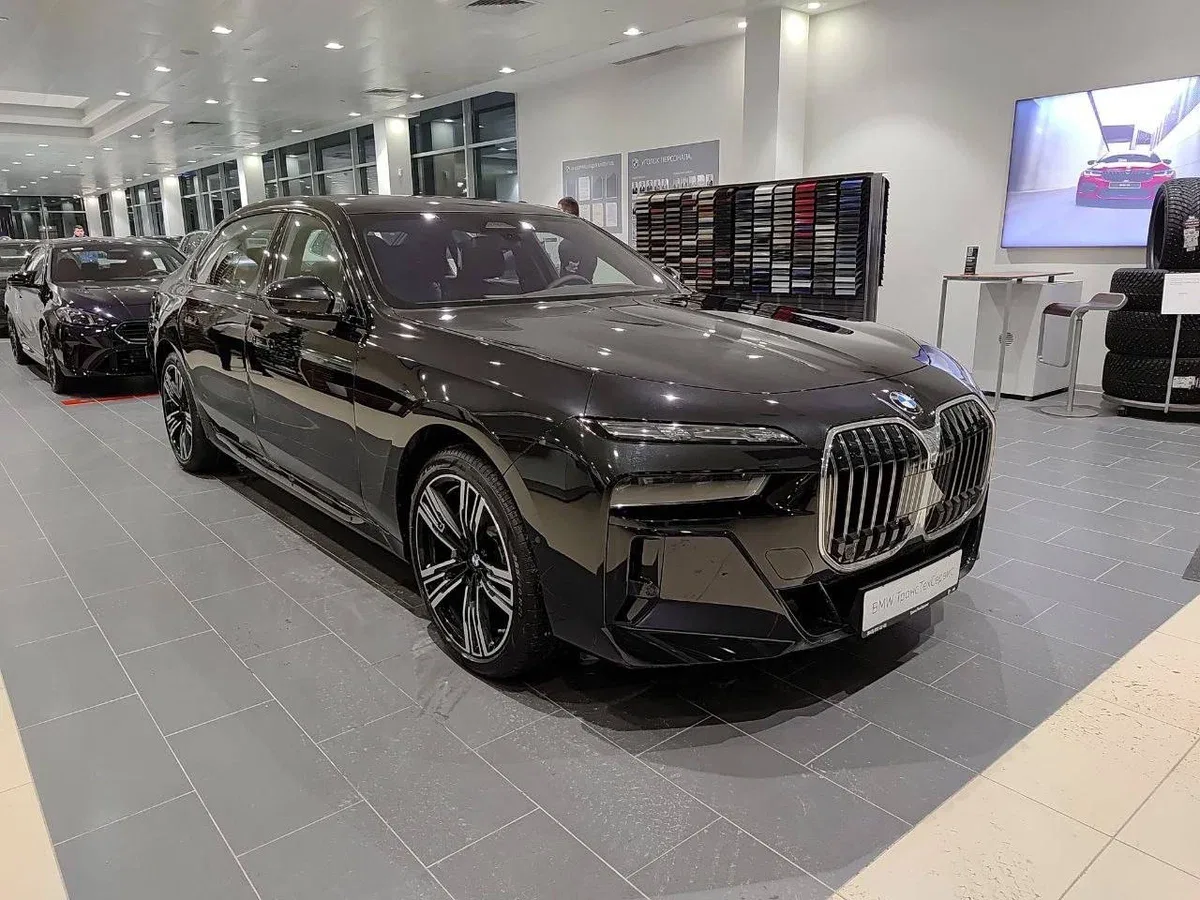 BMW 7 серии VII (G70)