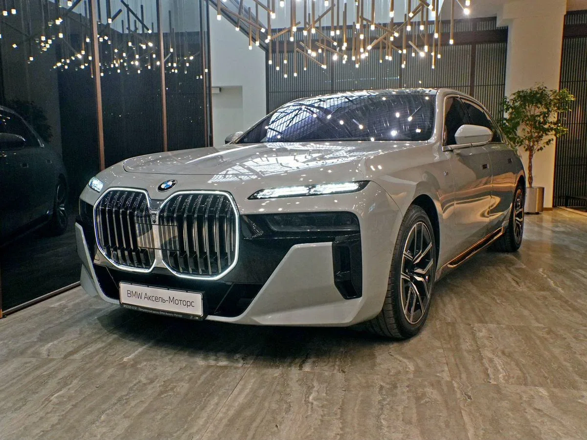 BMW 7 серии VII (G70)