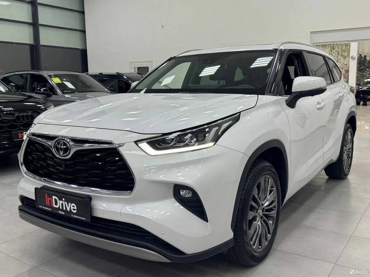 Toyota Highlander IV (U70)