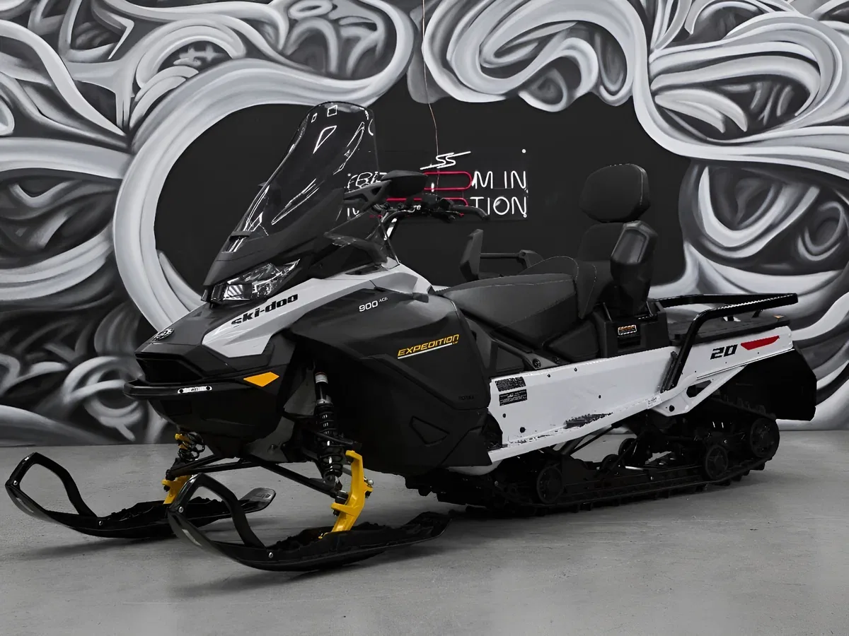 BRP Ski-Doo Expedition 900