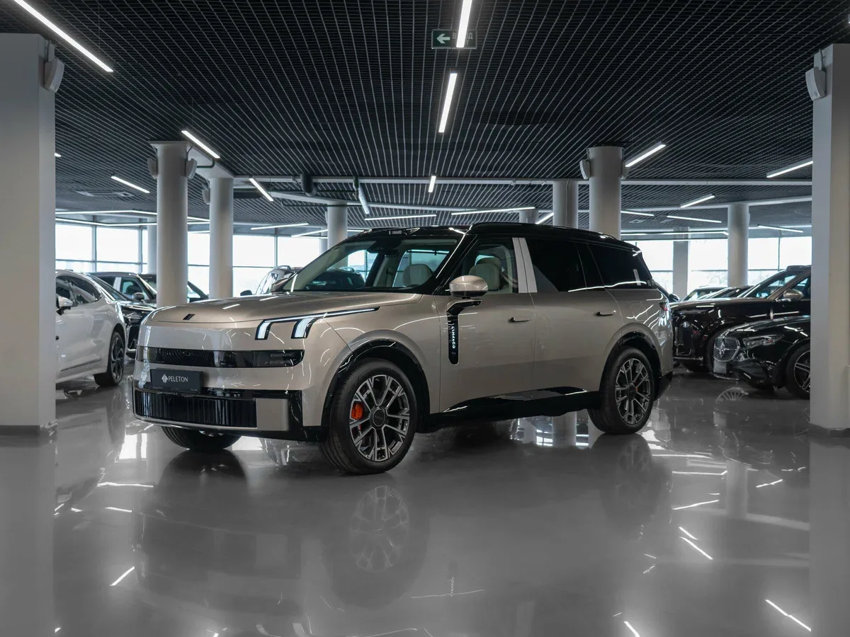 Lynk & Co 900