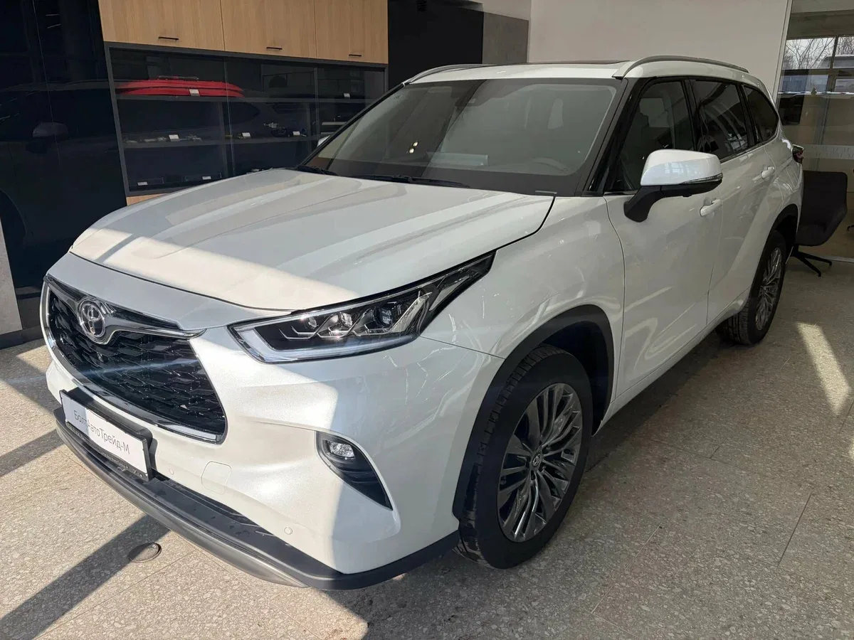 Toyota Highlander IV (U70)
