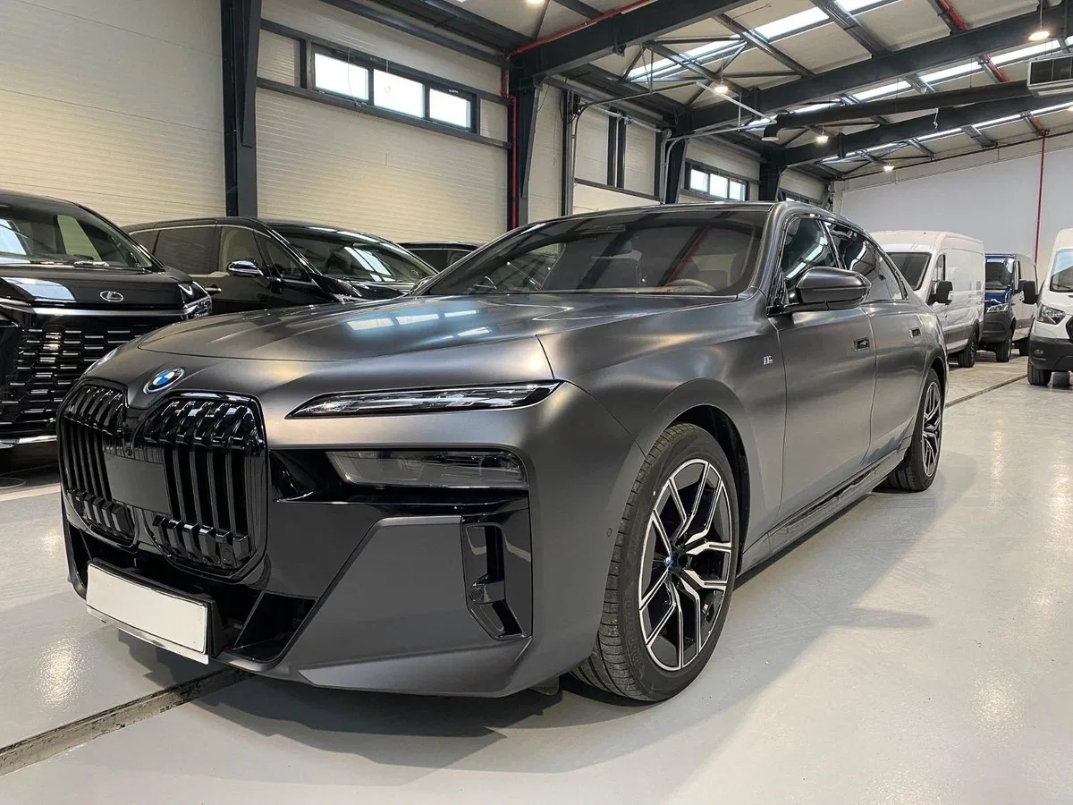 BMW i7