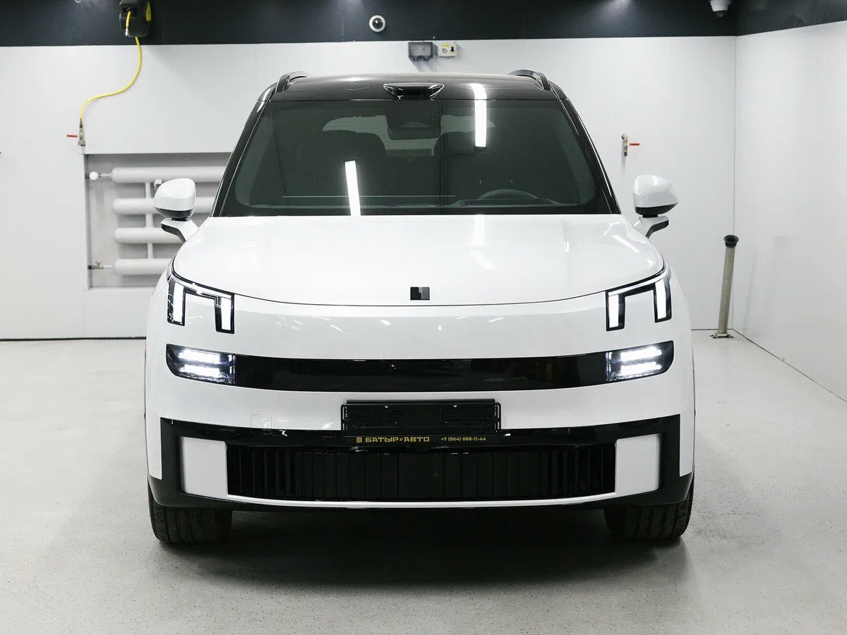 Lynk & Co 900