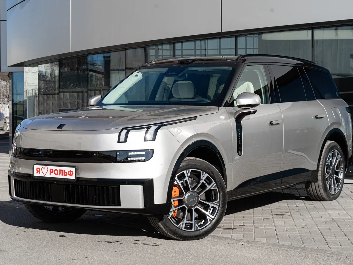Lynk & Co 900
