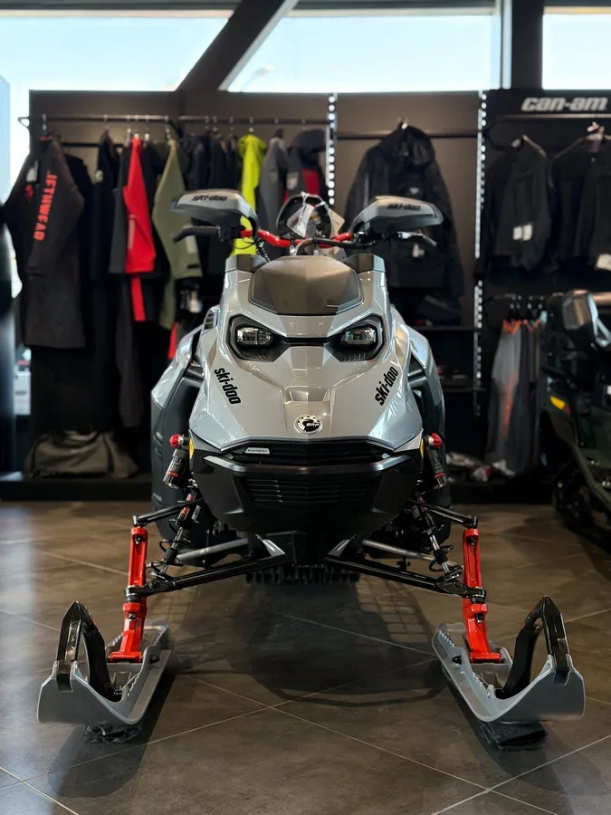 BRP Ski-Doo Summit 850