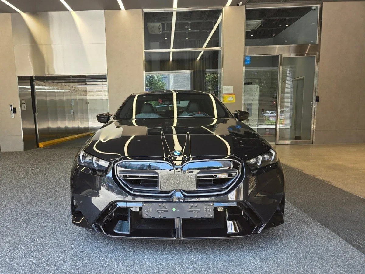 BMW M5 VII (G90)