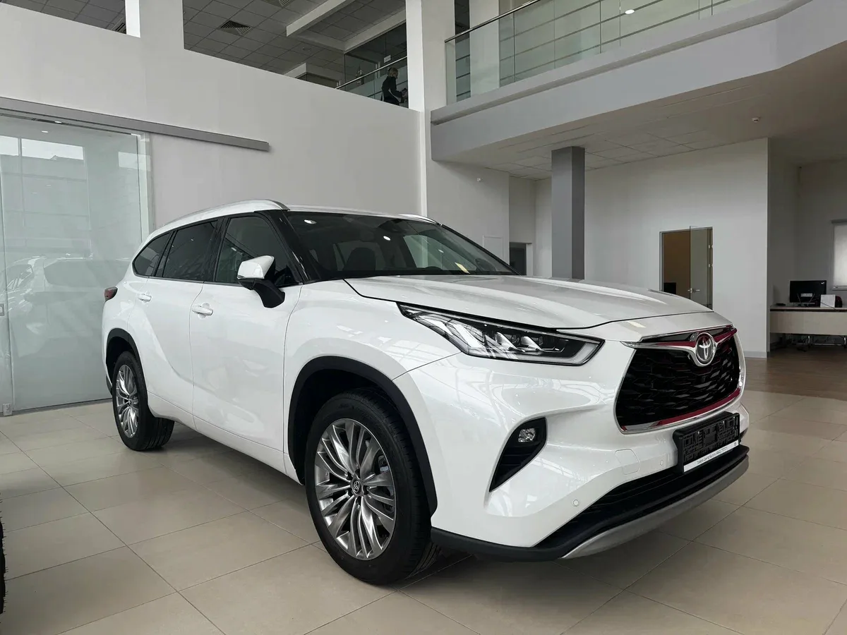 Toyota Highlander IV (U70)