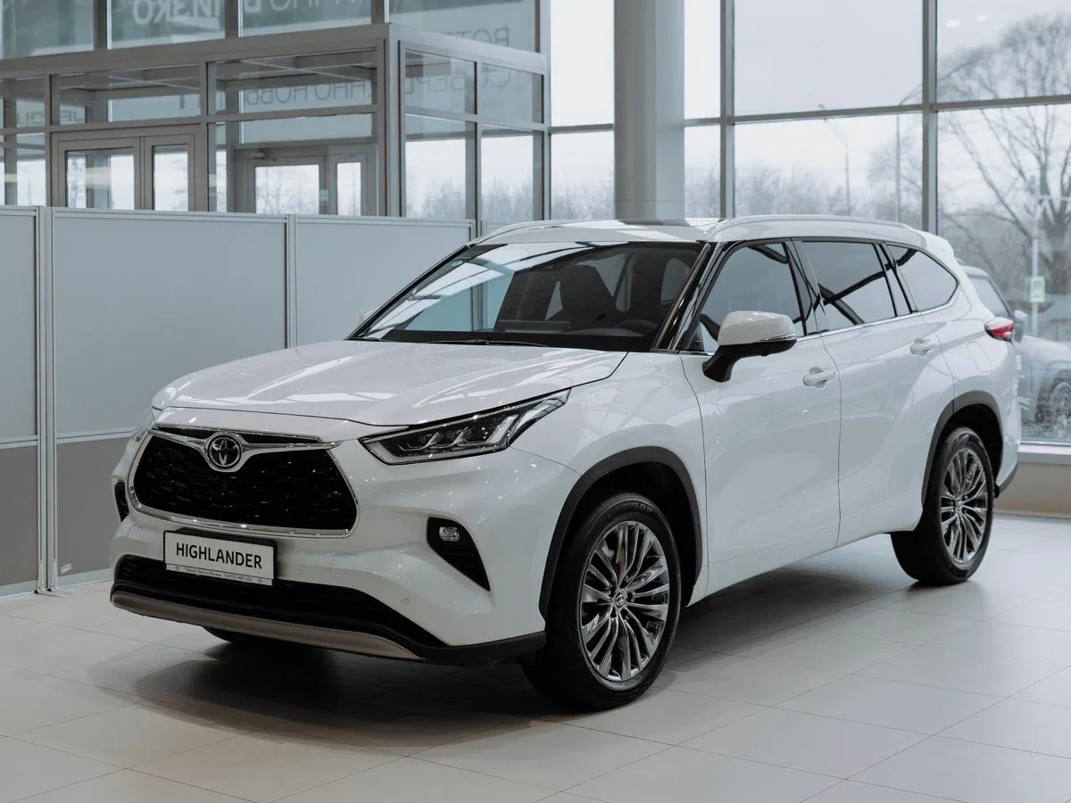 Toyota Highlander IV (U70)