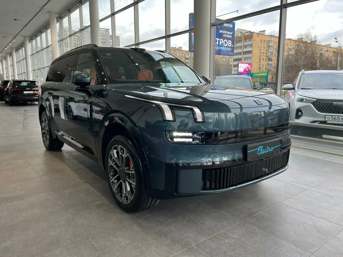 Lynk & Co 900