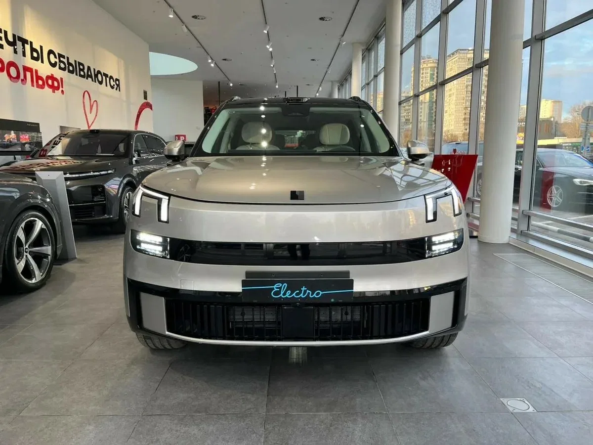 Lynk & Co 900
