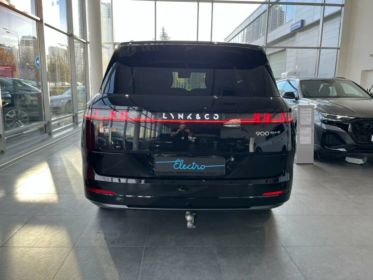 Lynk & Co 900