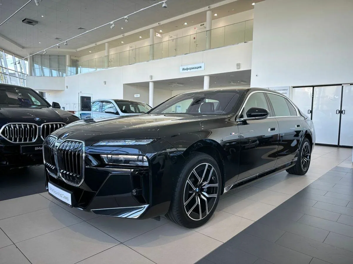 BMW 7 серии VII (G70)