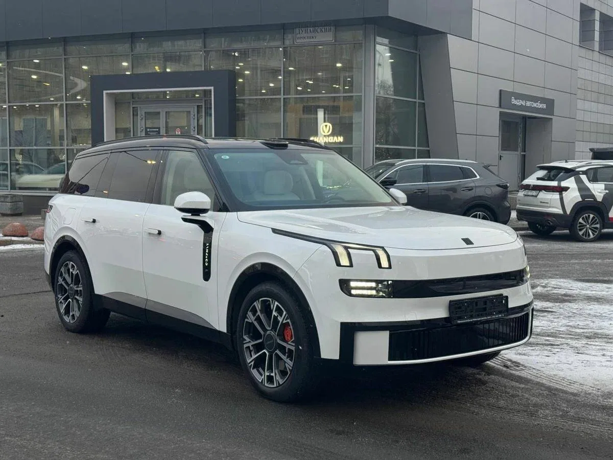Lynk & Co 900