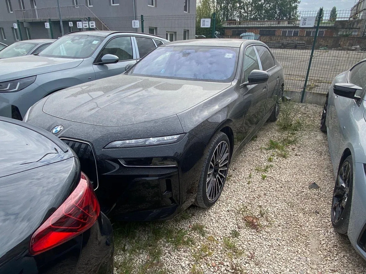 BMW 7 серии VII (G70)