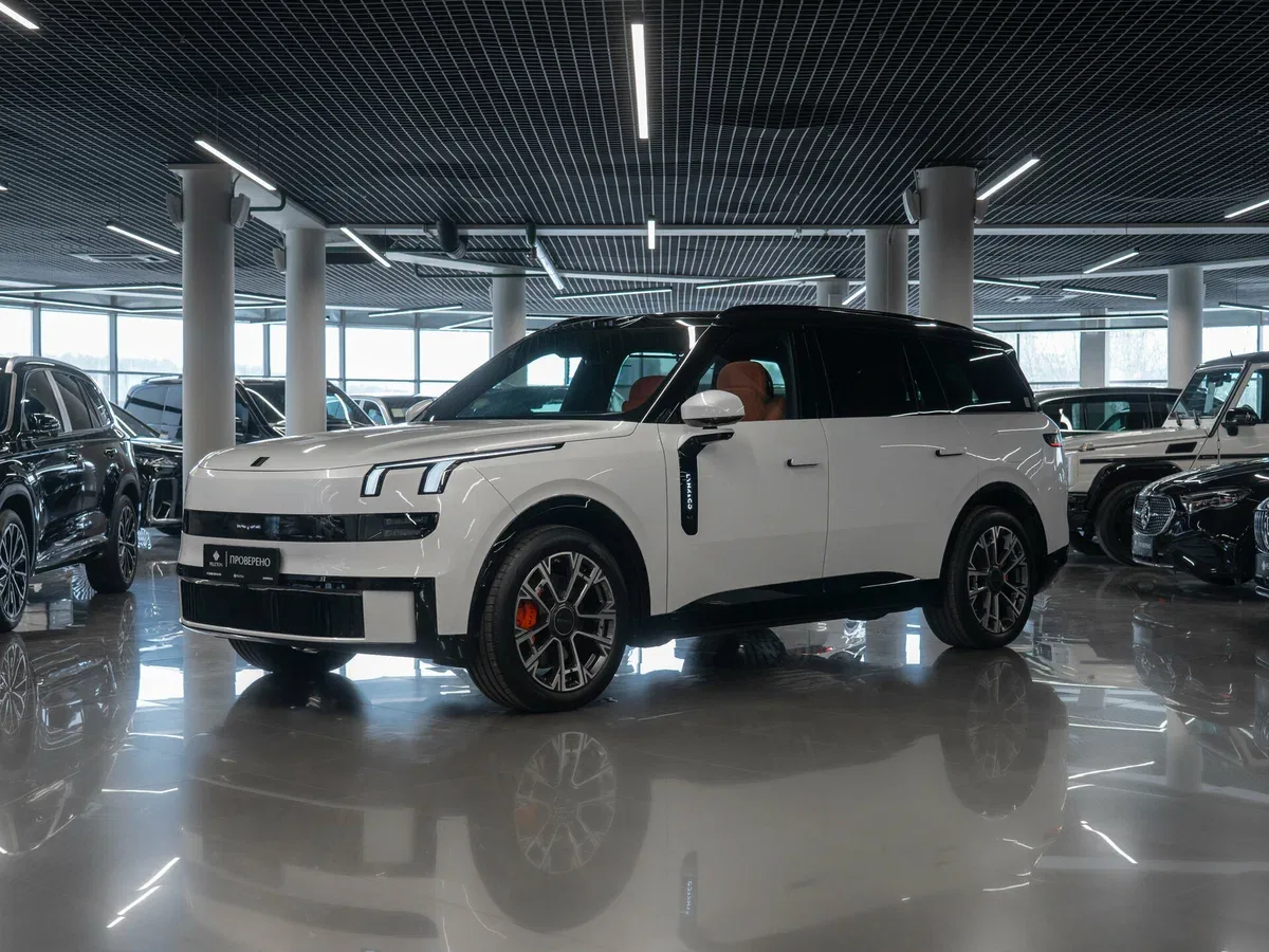 Lynk & Co 900